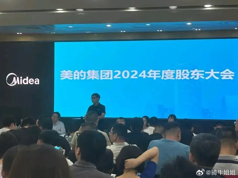 美的集团董事长方洪波近日在公开场合对小米进军家电行业发表了自己的看法，他表示："