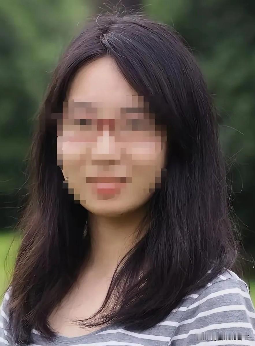 29岁，博士，女教授——这三个词放在一起，本身就足够让人感到意外。

曾梦琪，1