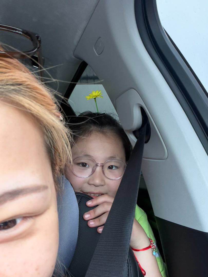 明天直播创业卖凉皮了 免费吃一份哈哈哈哈附近姐妹去找我吧 ！最近剪视频剪的我都没