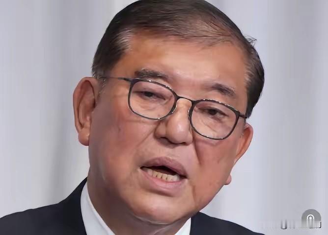 12月8日，中国军机“雷达照射”日本战机一事，石破茂站出来表态了，他批评高市早苗