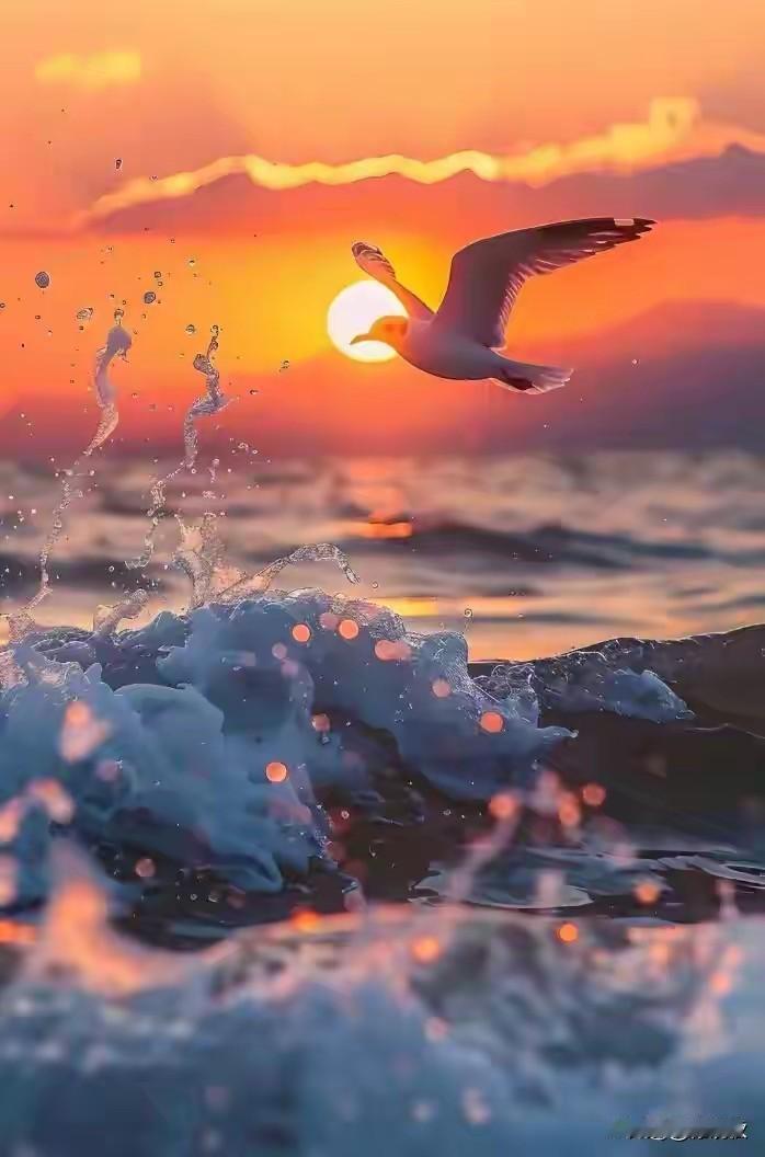 上联：浪碎金波衔霞照
下联：水天一色满天红