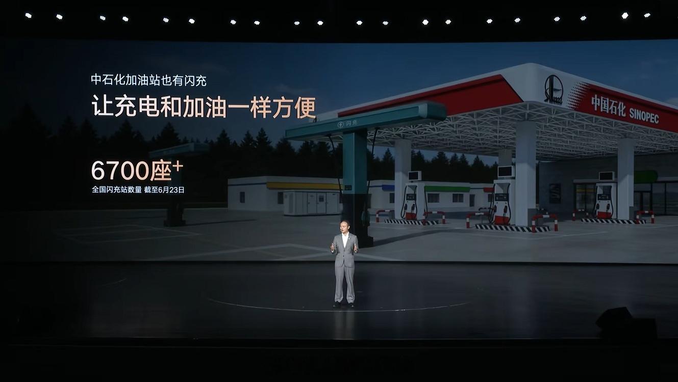 腾势N8L闪充版上市 比亚迪建设充电站速度是真的快，目前全国比亚迪闪充站已超过6