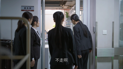 朱喆姐姐就像22楼的安全灯塔，给人带来安全感，上班不发疯的她更是让人信赖。