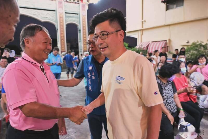 传迁户籍为立委铺路？谢典霖回应了

彰化县近来疯传，国民党籍议长谢典霖迁户籍到田