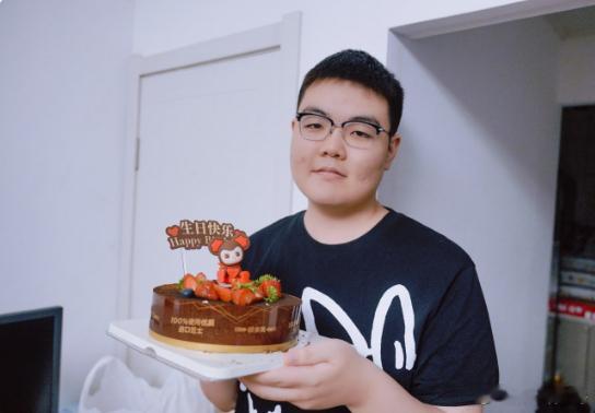 乐队换成员不是很正常吗？ 主唱还在不就行了，就是369练烟位中，莫名其妙来打S1