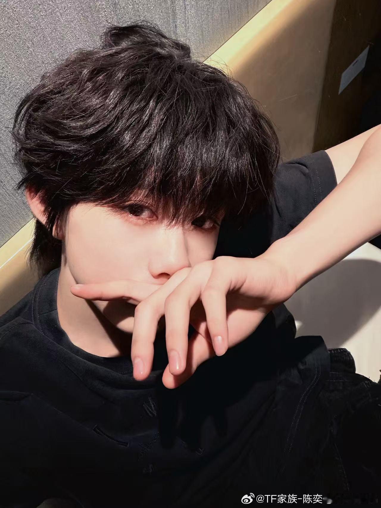 律师称陈奕恒争议公司管理疏漏应担责 宿舍安保缺失、无成人陪同，公司对未成年艺人的