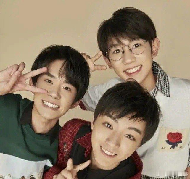 帝国姐又原地复活了早期TFBOYS有帝国三子之称。所以他们的团粉被戏称帝国姐，自