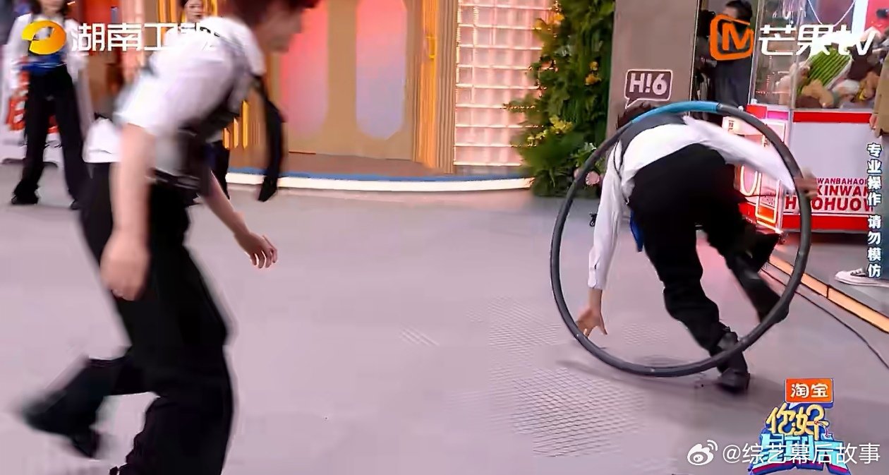 王鹤棣丁程鑫的运动细胞是满级吧王鹤棣丁程鑫钻圈丝滑得像开了倍速你好星期六 王鹤棣