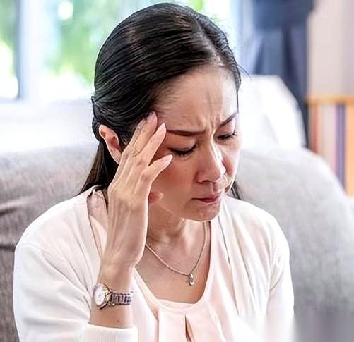 我跟你说，女人要是长期“闲置”，大脑还没反应过来，身体会先报警。
这不是什么羞人