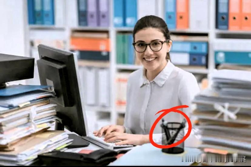 济南这所学校的会计，彻底栽在一本小本本上！

纪委到学校例行检查，本是再常规不过