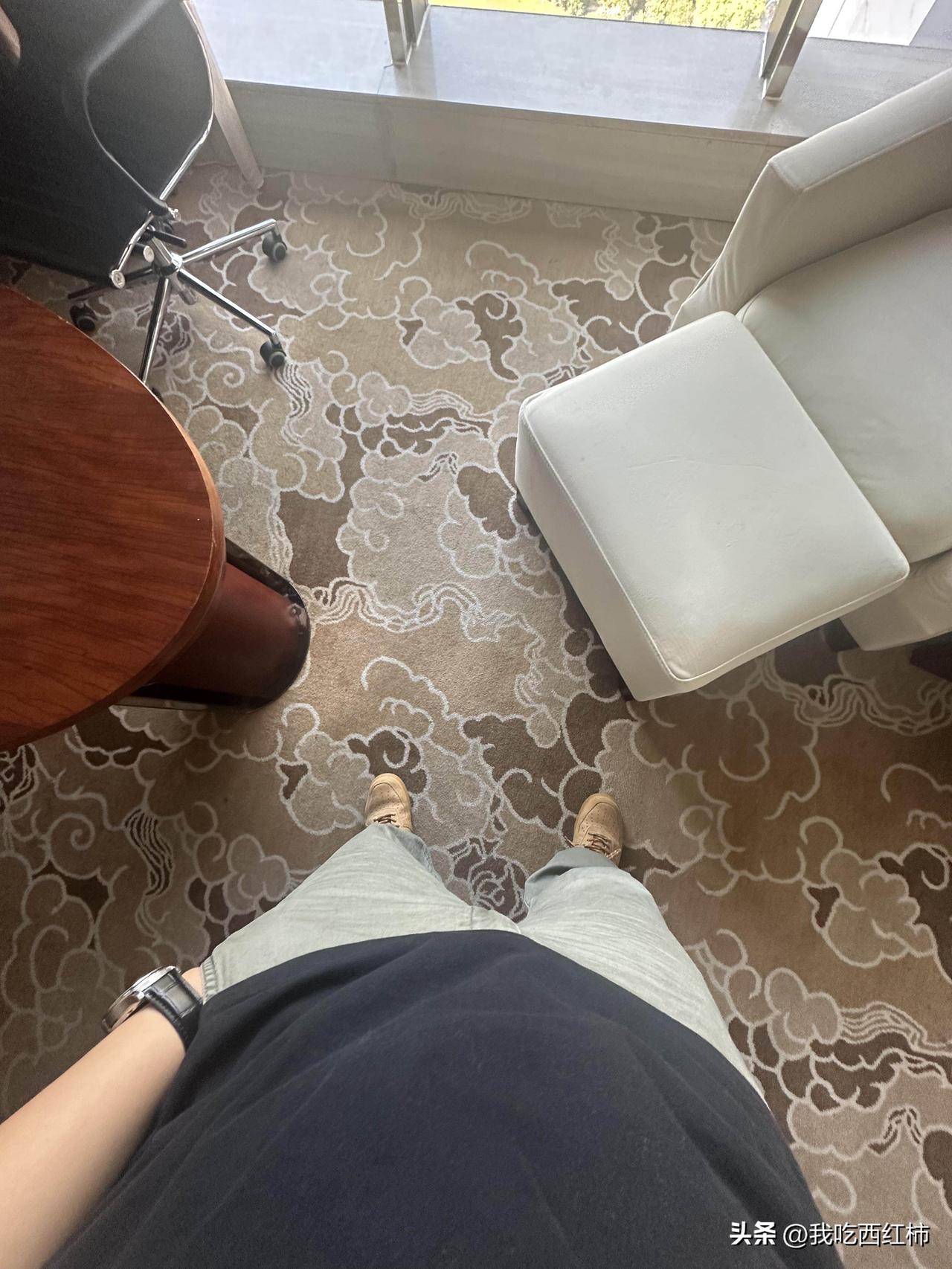 以前我不鼓励大家打工，现在反而老劝大家去打工。因为很多人，真的更适合打工。
创业