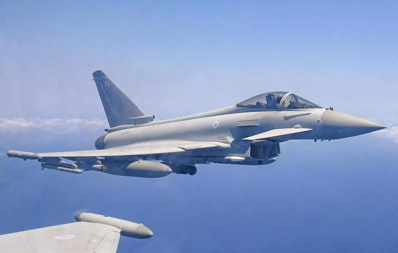 英国台风（Typhoon）战机携带反无人机APKWS火箭弹在中东首次投入使用
台