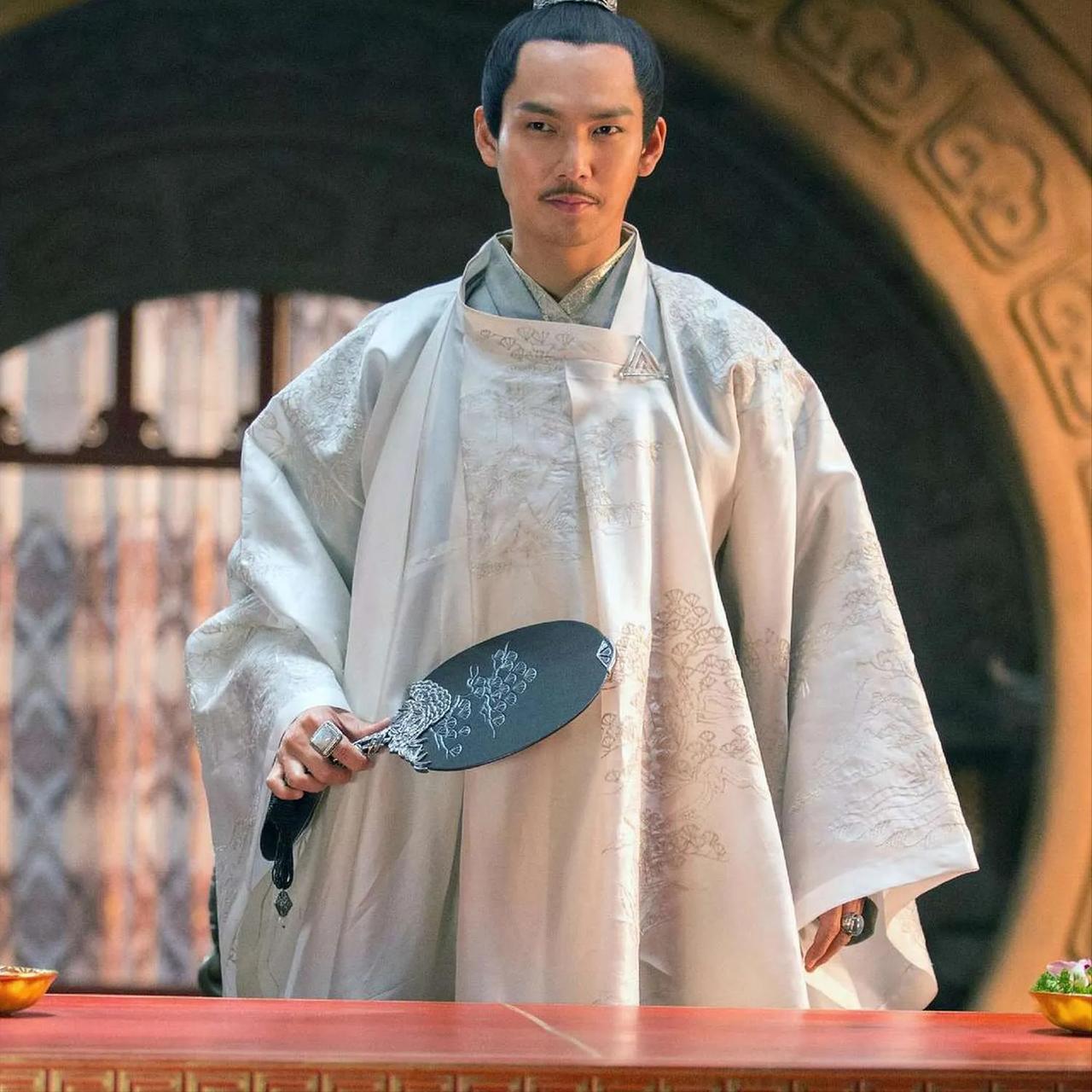 洪武二十年开春，南京皇城里走出来一个怪人。光着脑袋，粗布短衣，没人敢正眼瞅。这是