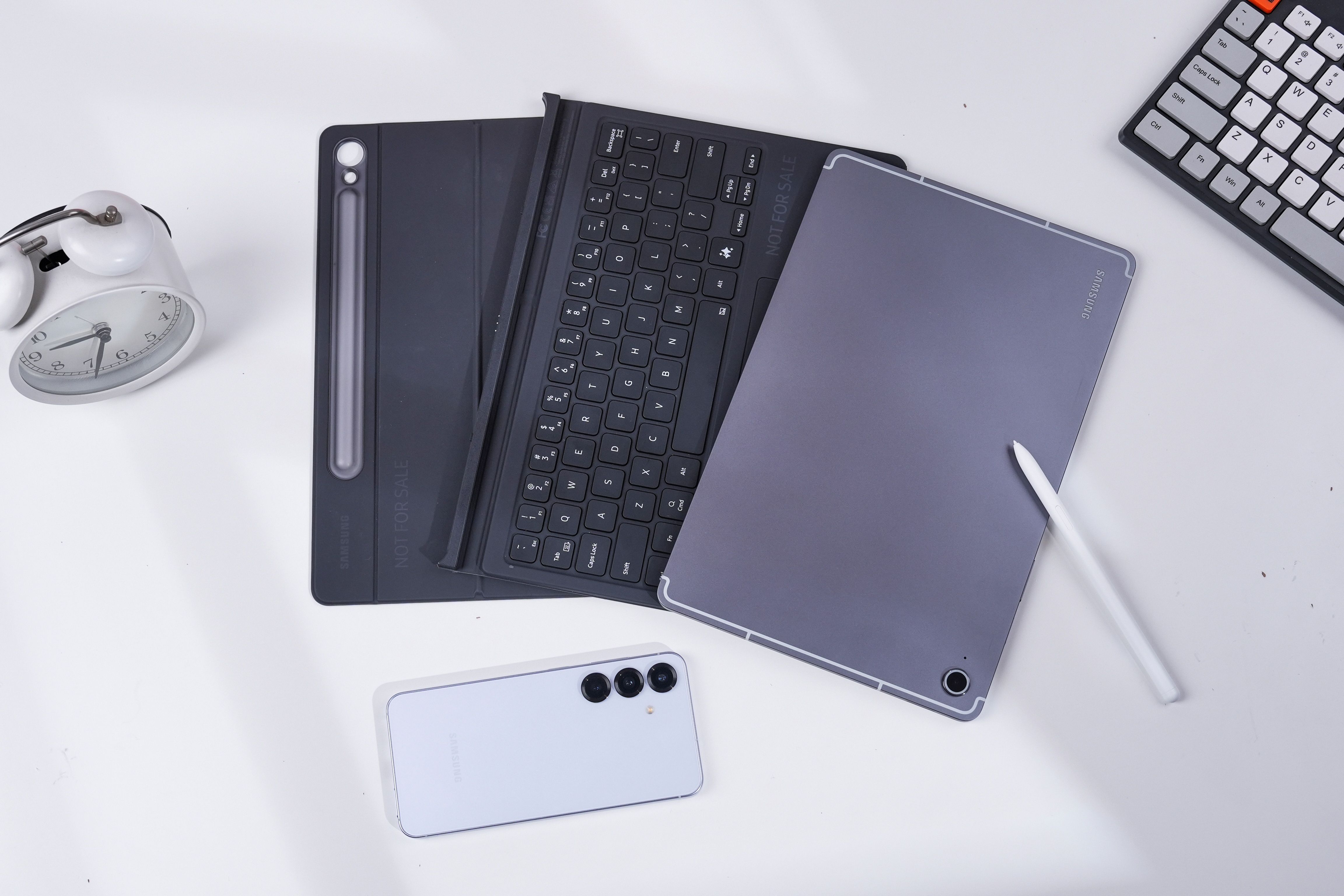 三星Tab S10 FE真机图赏，轻装上阵的全能派选手！上手的第一感受非常不错—