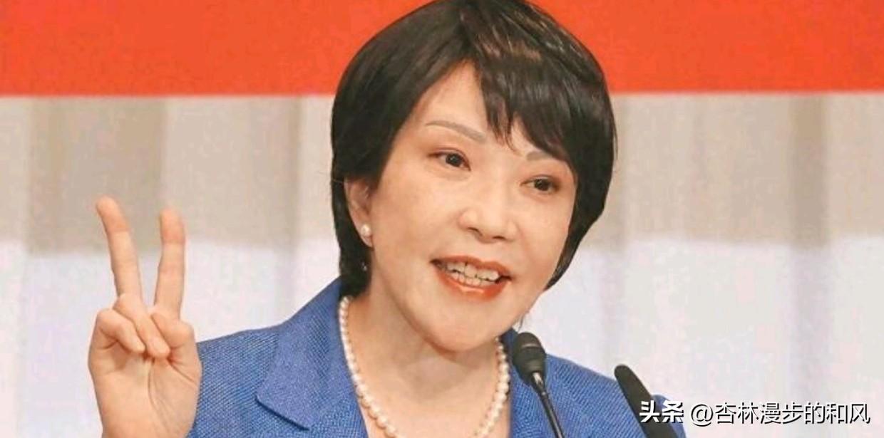 高市早苗刚抵达美国便遭遇冷遇，下飞机仅两分钟就被塞进车里，这待遇比上一次差太多了