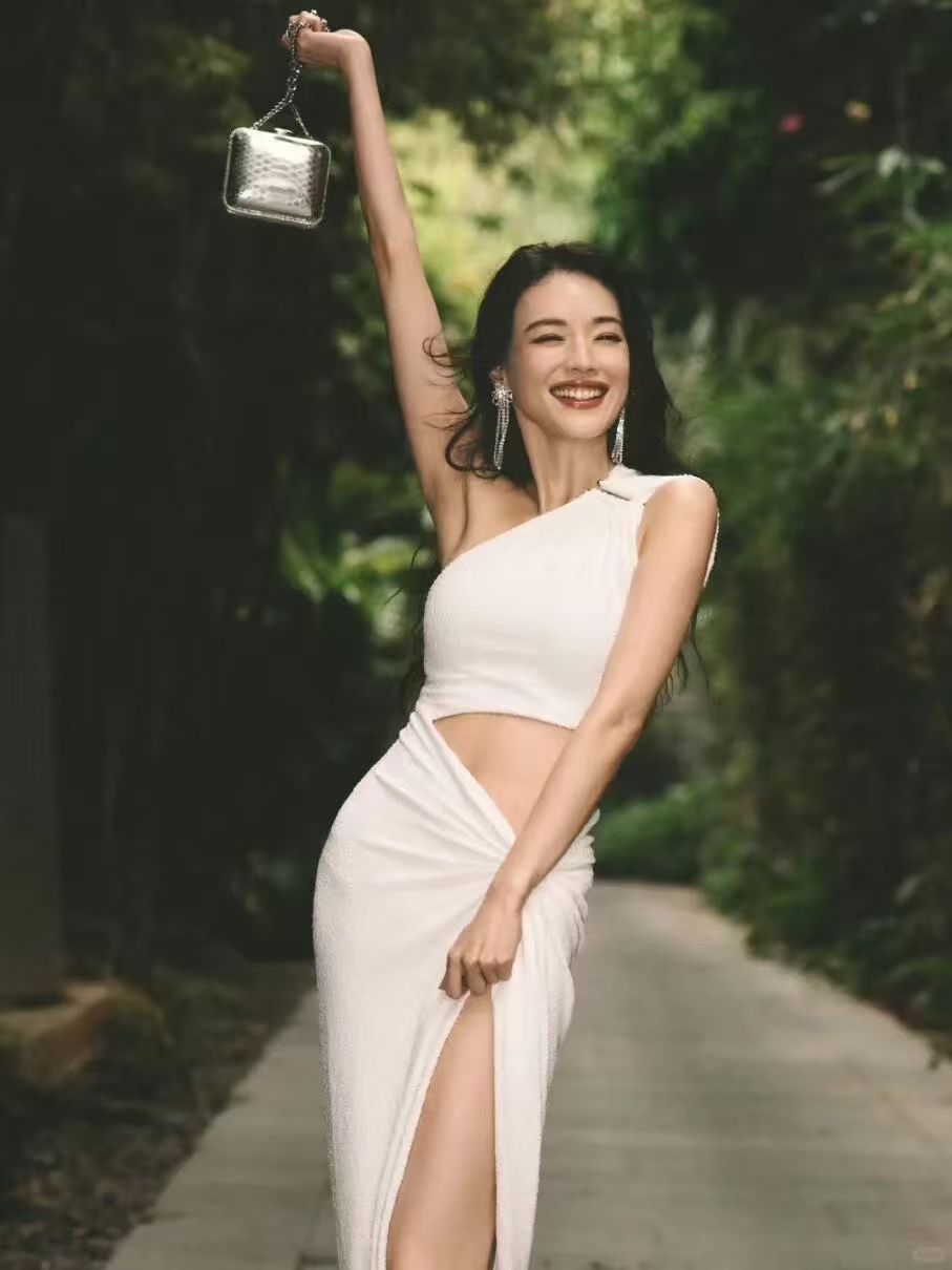 小米YU7代言人 小米代言人审美积累这块！而且舒淇还是代言整个 YU7 系列。看