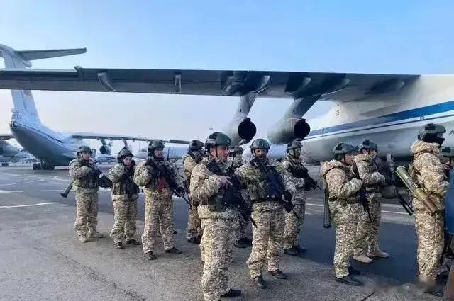 俄罗斯维和部队正式进入加沙地带。
近日，俄罗斯第一、二批次维和部队搭乘多架伊尔-