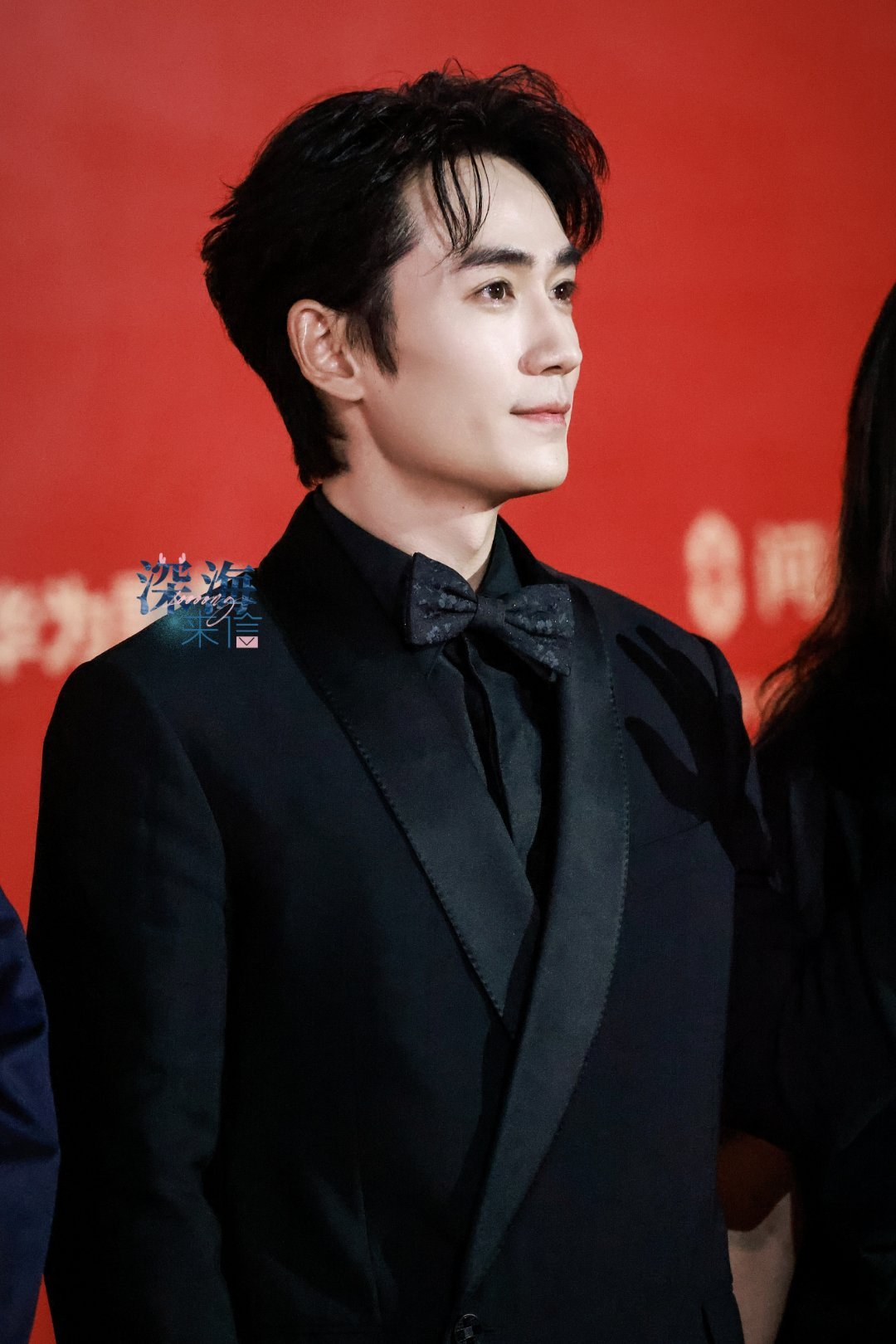 『朱一龙』我趟过湍急的河流，越过高耸入云的山峰，经过喧嚣静宁的城镇，只为奔赴一场