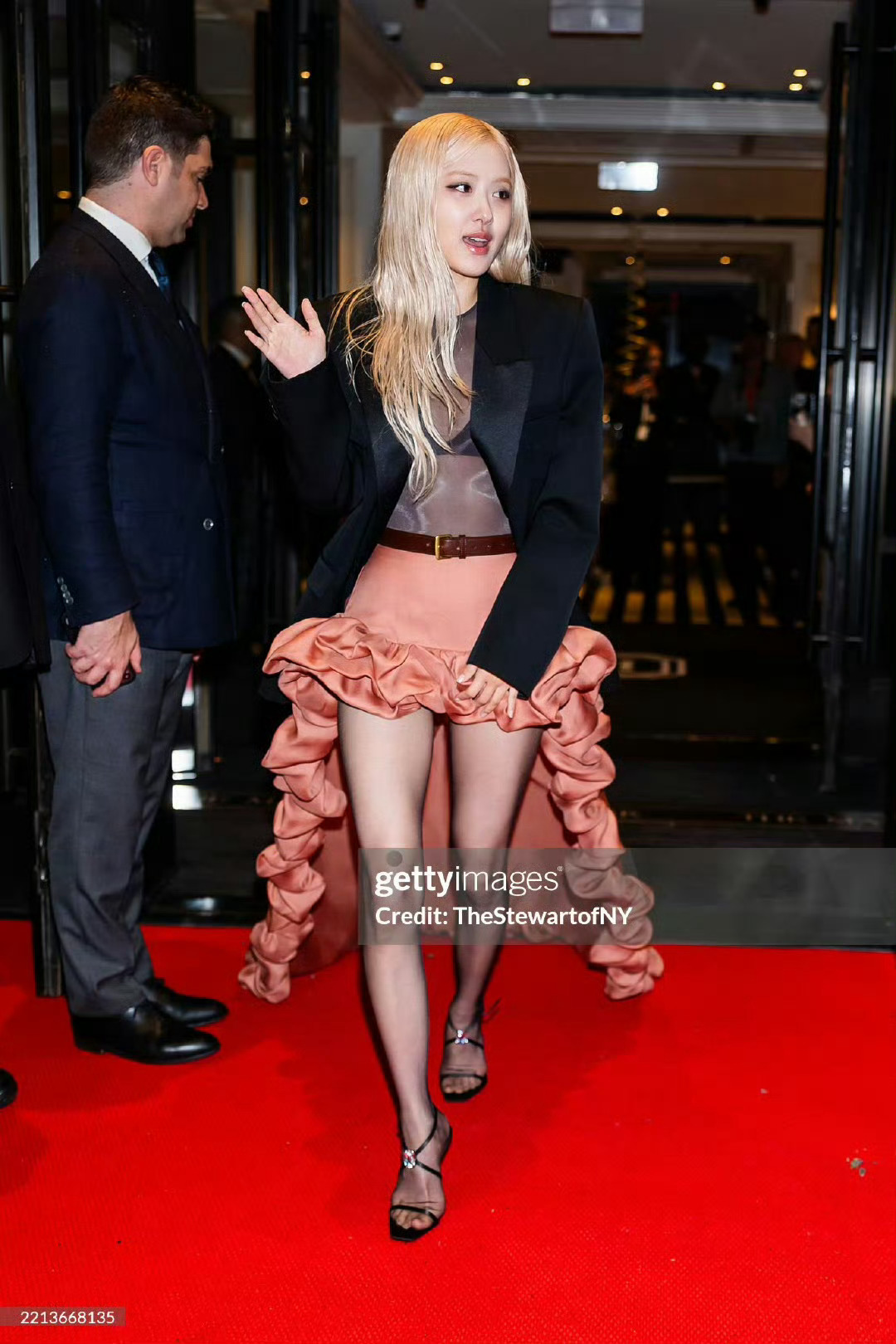 朴彩英上身透视下身黑丝，好会啊