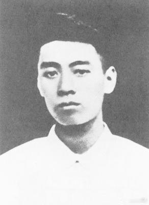 #深切怀念周恩来同志# 1976年1月8日，周恩来总理离开了我们。今天是他老人家