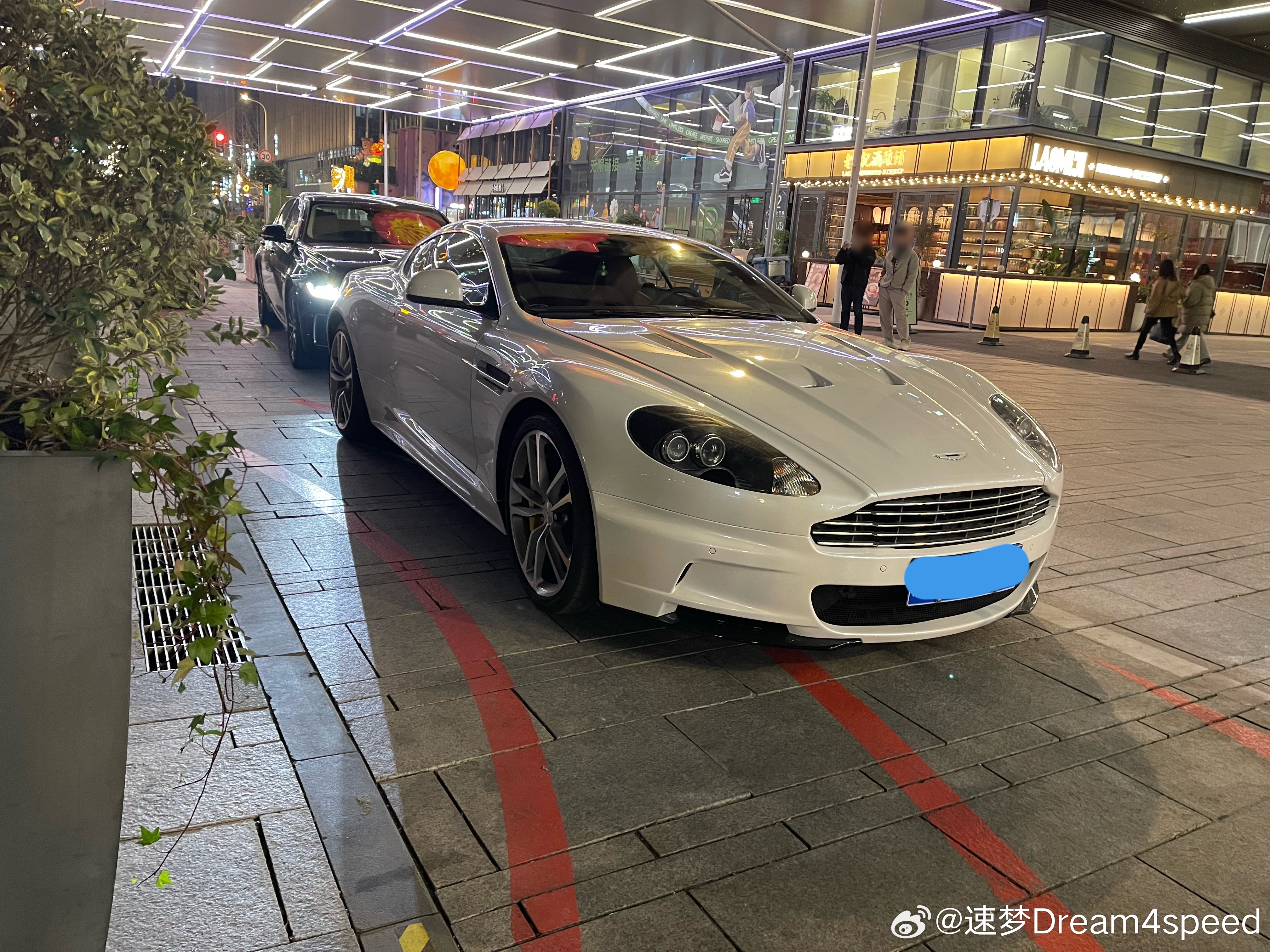 最近心心念老DBS，路上就遇到了，无奈这ZF6是翔，原装6MT完美，研究了下原厂