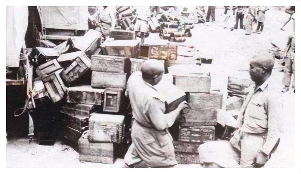 1943年，刘吉祥奉命给前线送80箱子弹，因仓库漆黑，他错把手榴弹当成子弹，没想