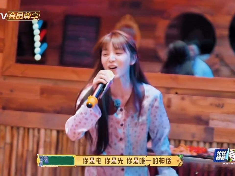 田曦薇素颜唱k寻宝小队今天在忙啥忙忙碌碌寻宝藏 田曦薇素颜状态太能打，早起随性清
