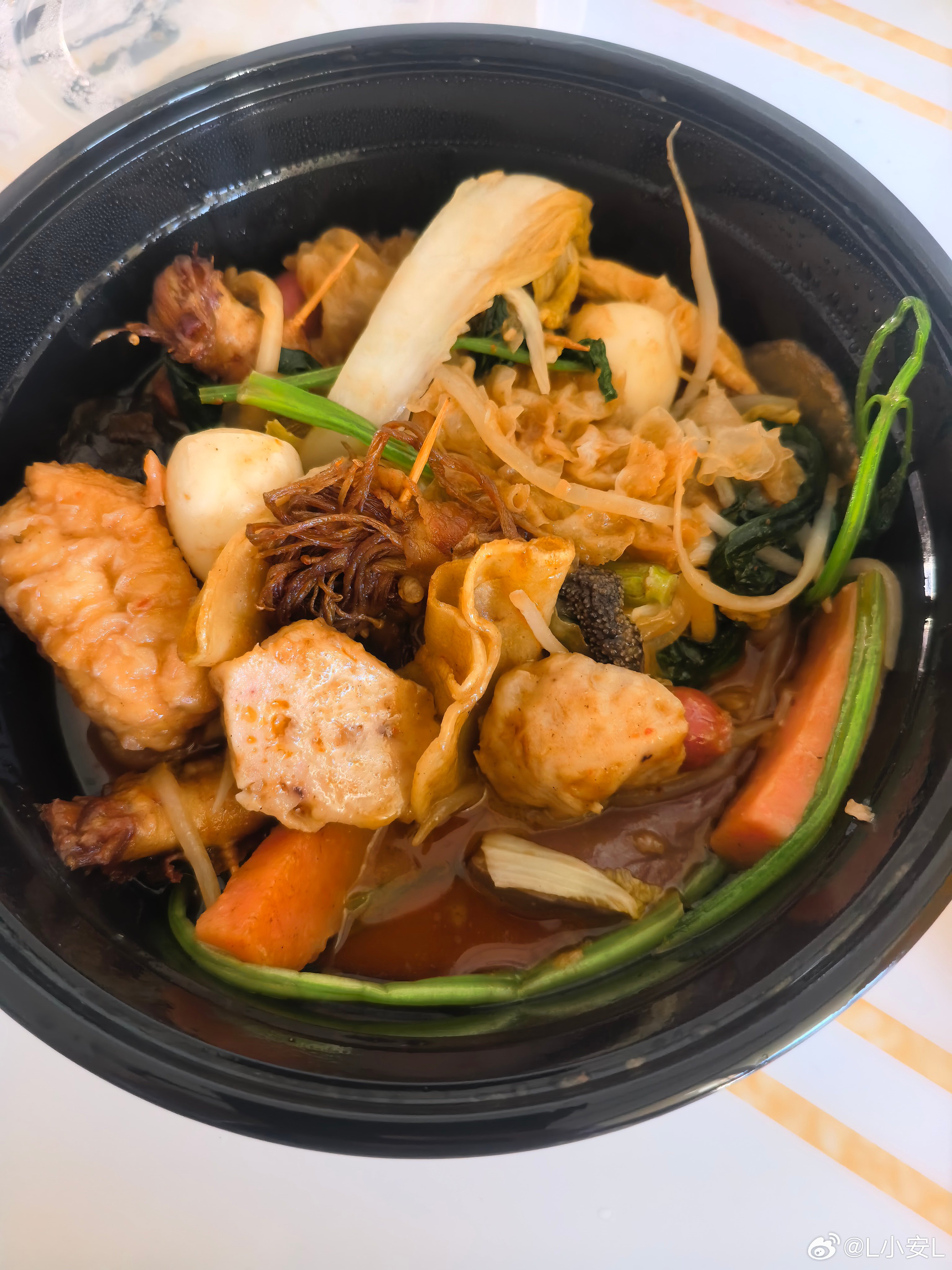 太热啦，还是吃麻辣香锅吧，现在的麻辣香锅怎么这么贵，做法比做中餐轻松很多，但可不