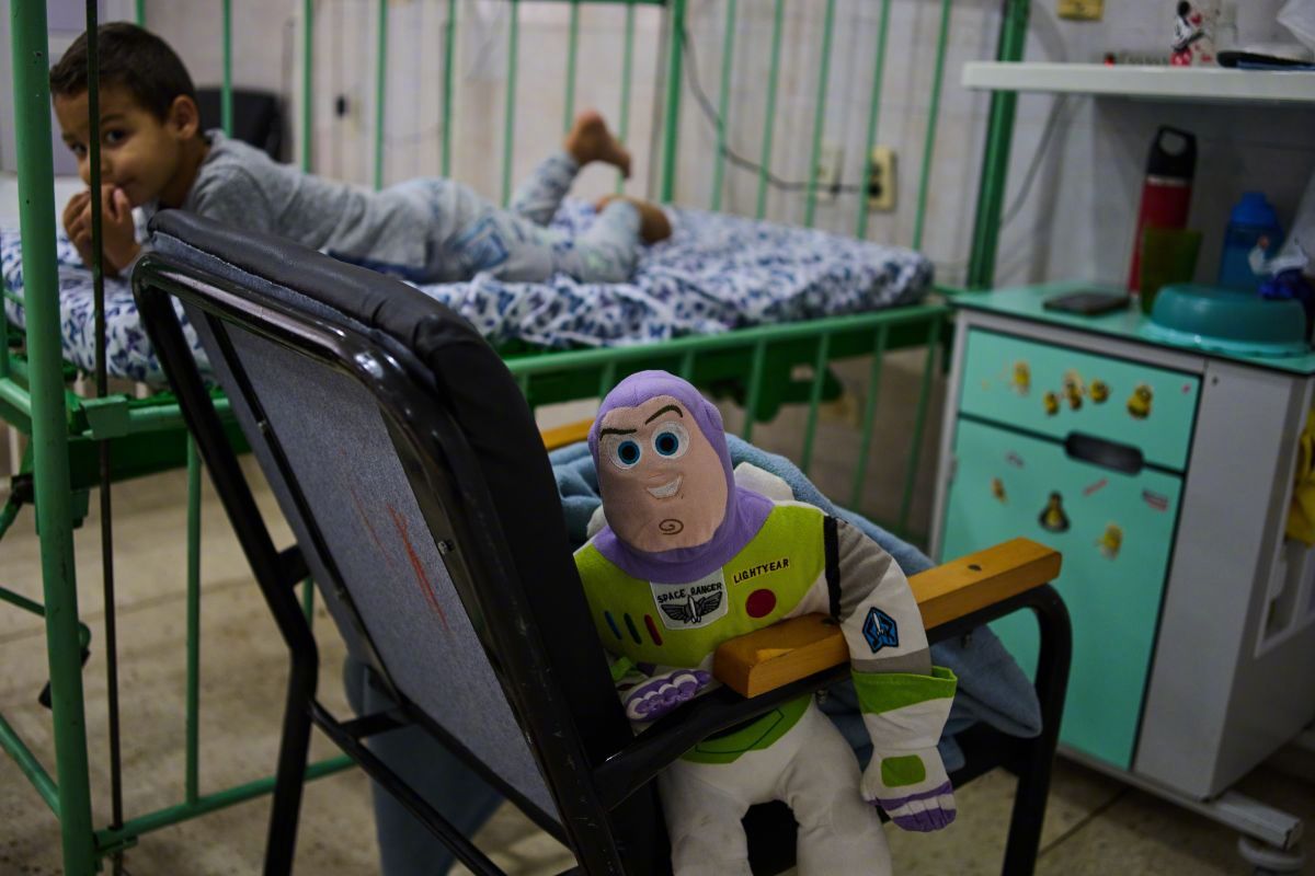 【#美国封锁石油危及古巴医疗系统#】据美联社2月20日报道，一名古巴官员20日表