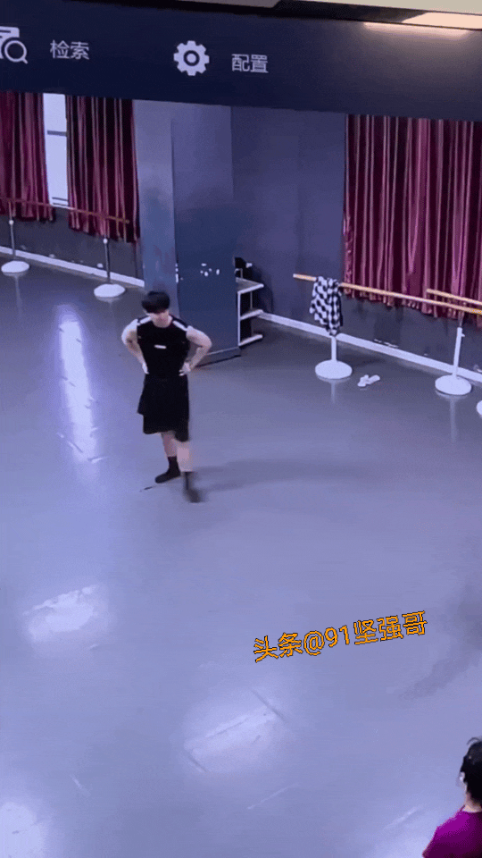 教练看起来很怕学员受伤嘛！