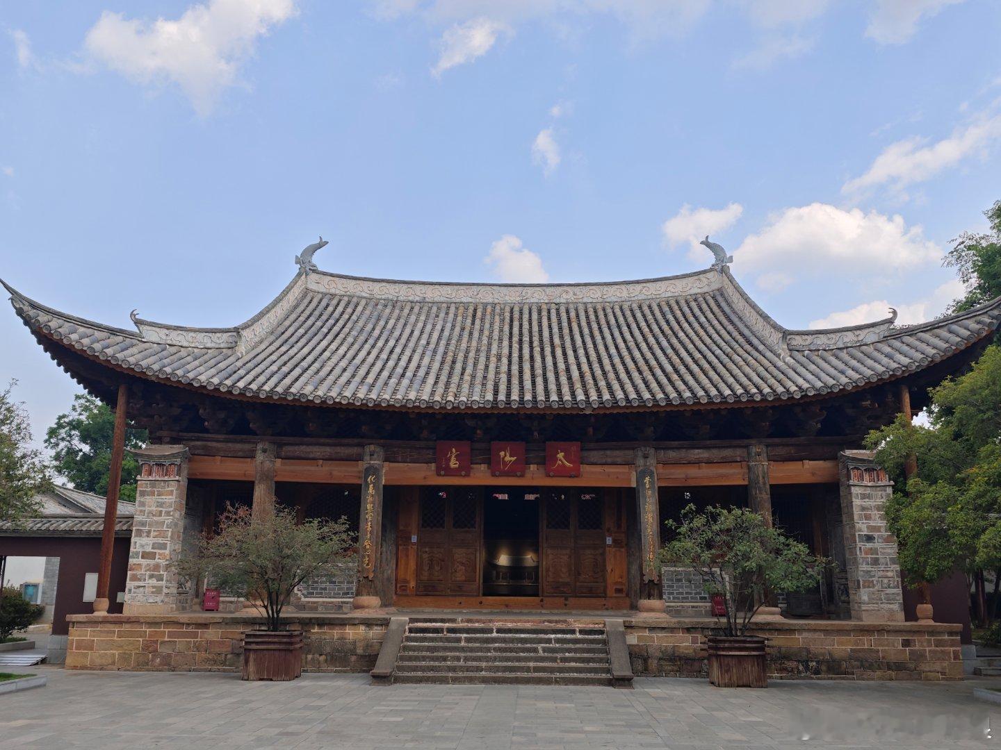 巍山太阳宫，立柱用材颇为雄浑 ​​​