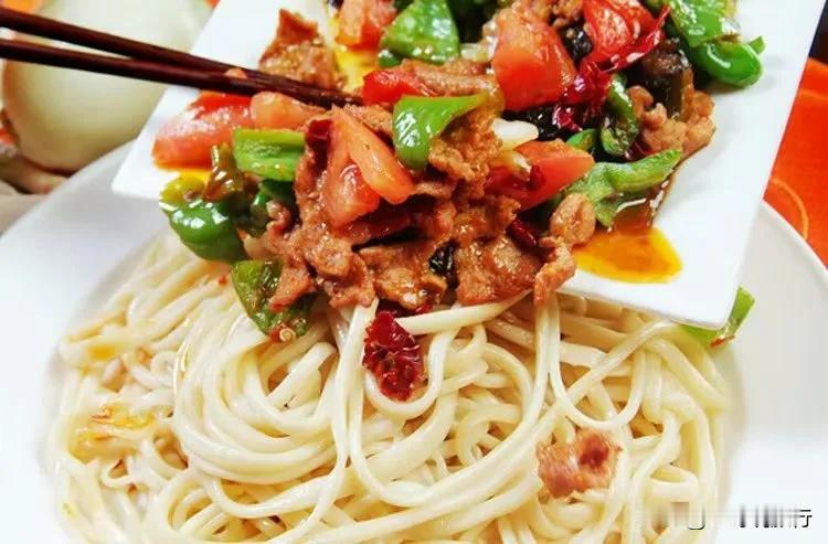 来新疆的100个理由
那就是这里的美食，烤肉串，大盘鸡，凉皮子，烤包子，抓饭几十