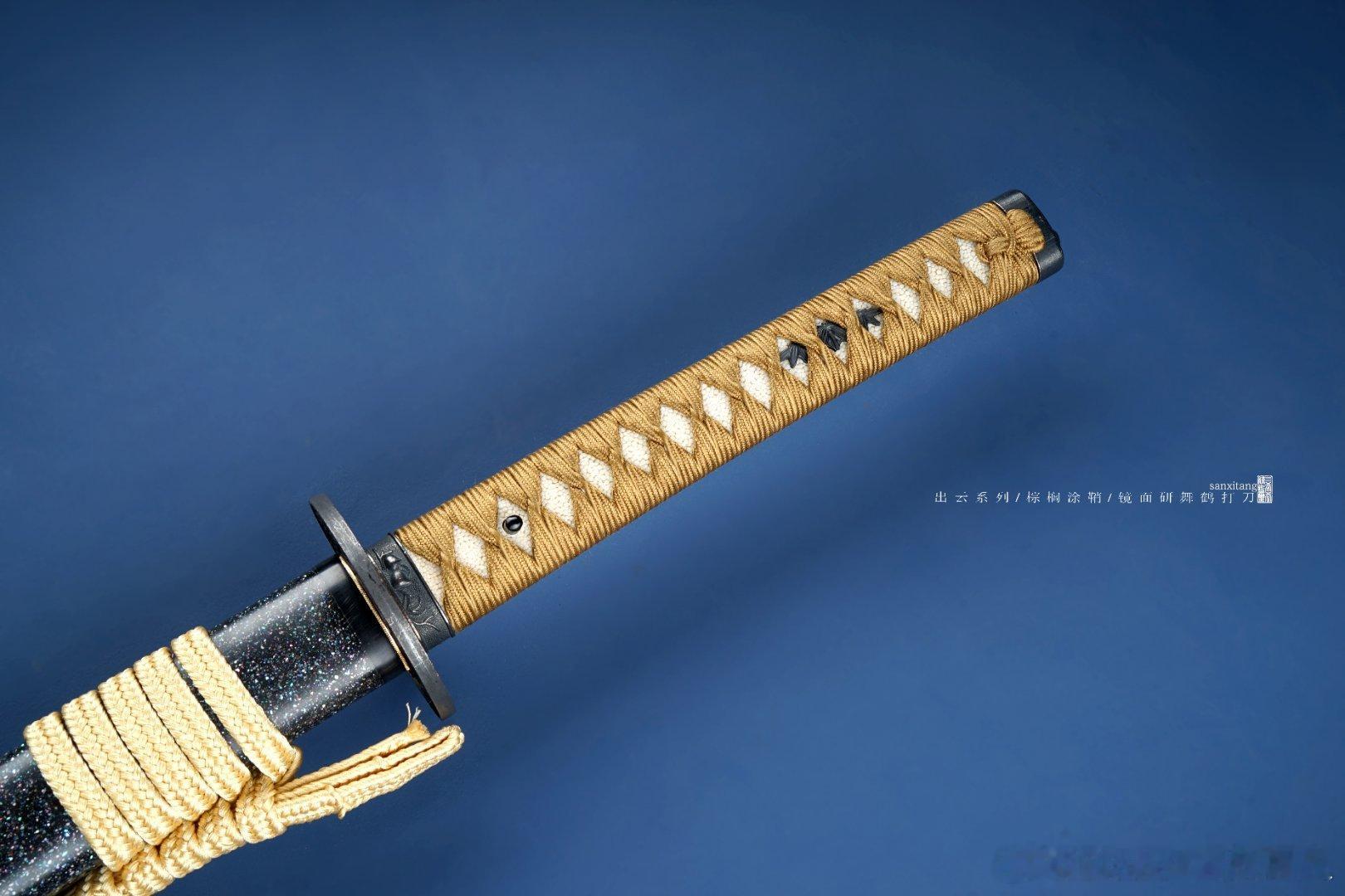 刀具控 舞鹤打刀今天上一只星空版的，折叠锻打8000余层高碳钢，覆土烧刃，核心的