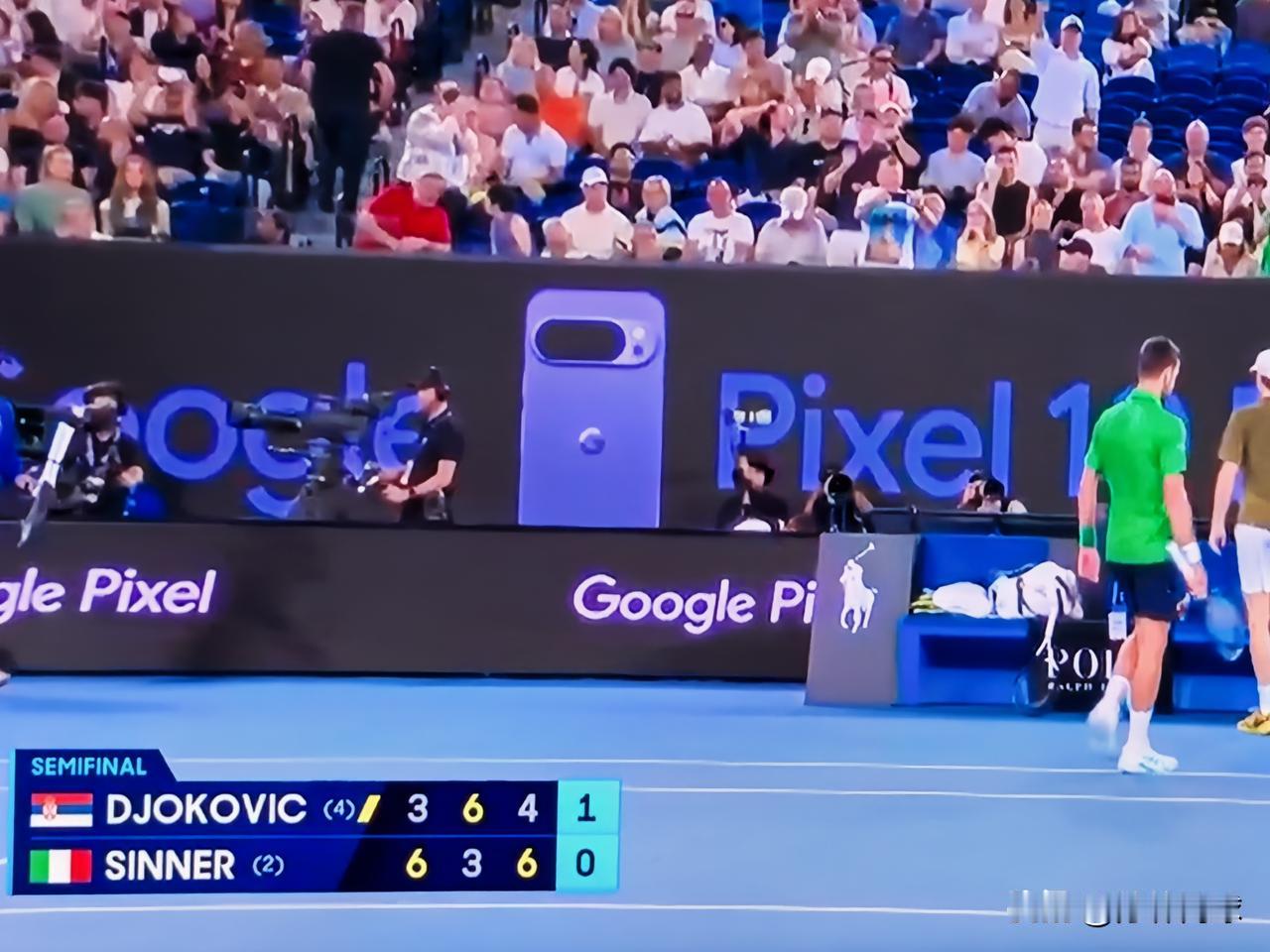 德约科维奇第四盘率先破发1-0辛纳。
加油。[赞][赞]
德约科维奇