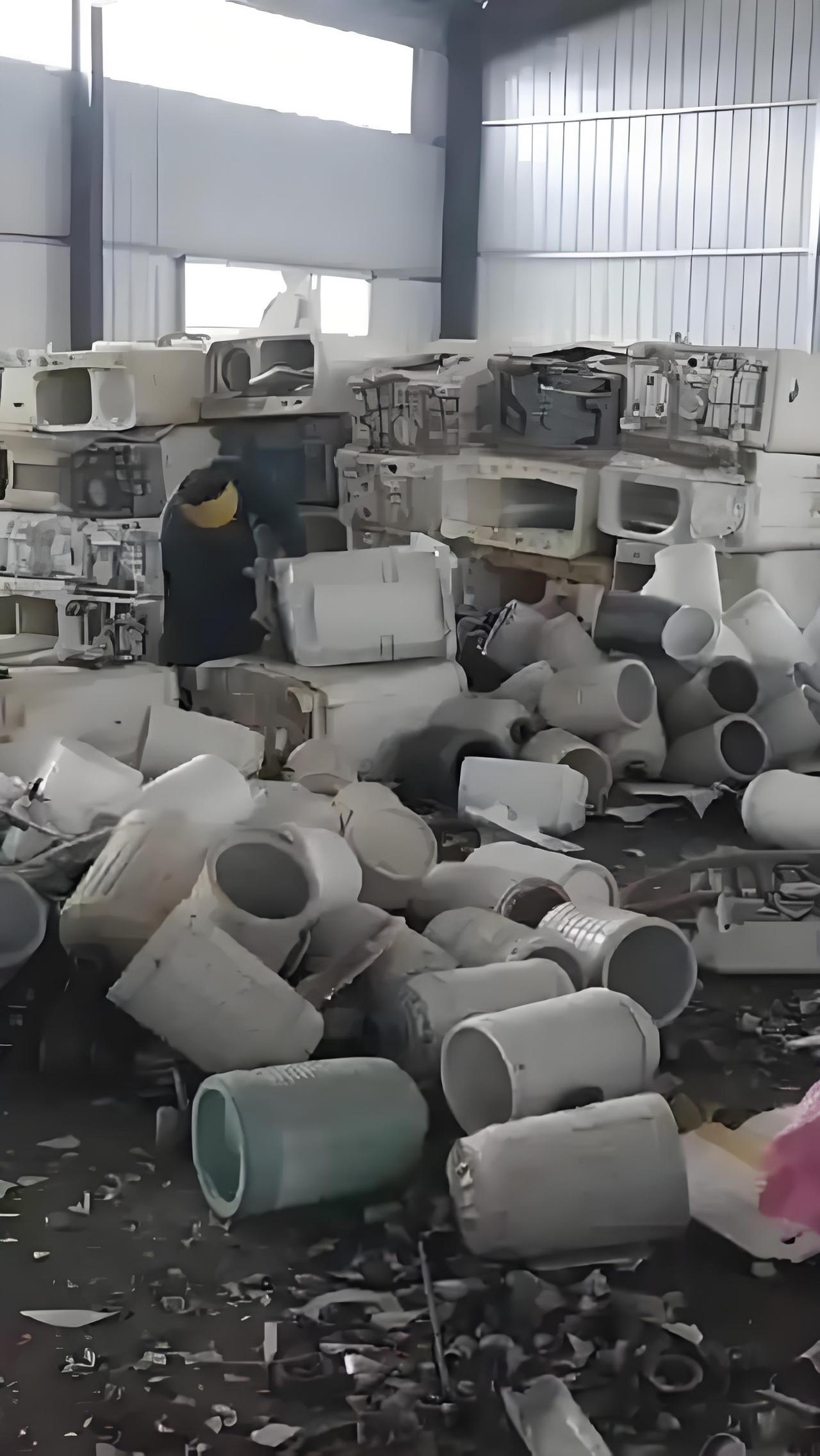 这藏东西的习惯，瞒了别人也瞒了自己
 
浙江陈阿姨把3万黄金藏进旧电器里，结果老