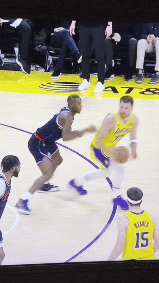 啪啪两巴掌👋🏽邓恩这几下防守动作，给东子防乐了快船vs湖人