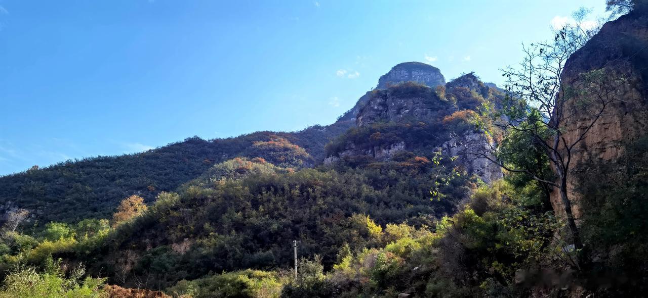 
秋高气爽，白云飘飘，景色宜人，出游好时节……