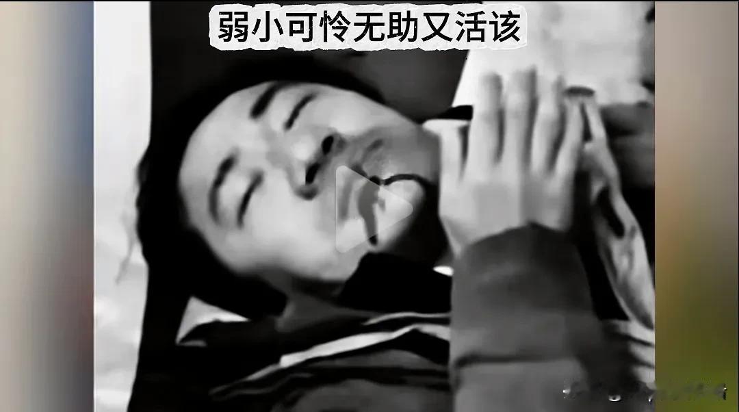 一名中国球迷在日本，被日本球迷给打了，打断了鼻梁骨。
这个事是今年3月份发生的事