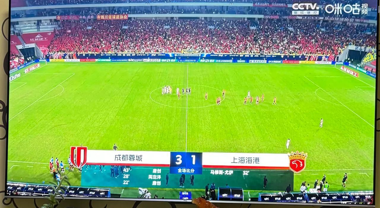 上海海港客场1:3不敌成都蓉城！
丢掉榜首位置！
上海申花:1绝杀河南队！
位居
