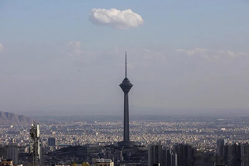 国际国内时事新闻 伊朗最高领袖、总统、议长、外长，同日发声伊朗军事中东局势 环球