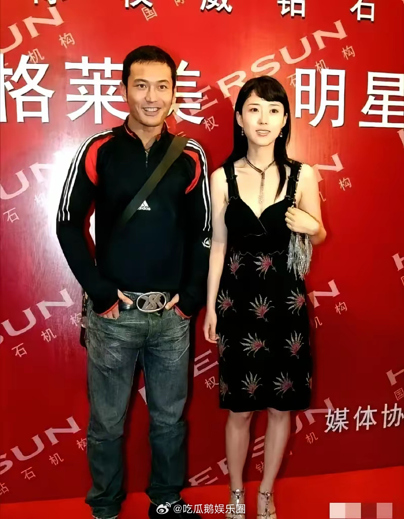 谁懂啊！曾经黄晓明竟走硬汉路线，健身晒黑蓄络腮胡，反差感绝了！！！ ​​​