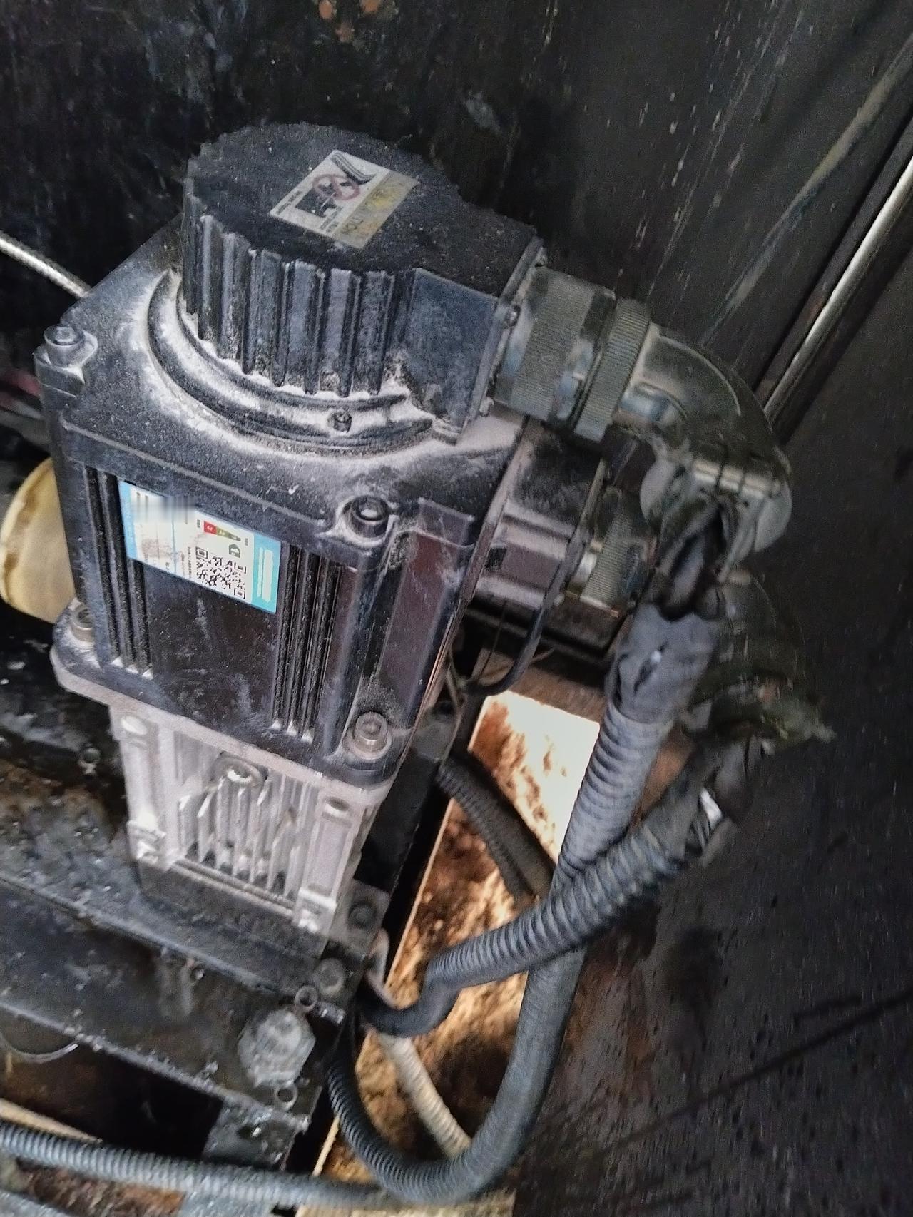 厂家说这个伺服电机有问题，这个要换台新的，这个伺服电机是1.5Kw的，换一台差不