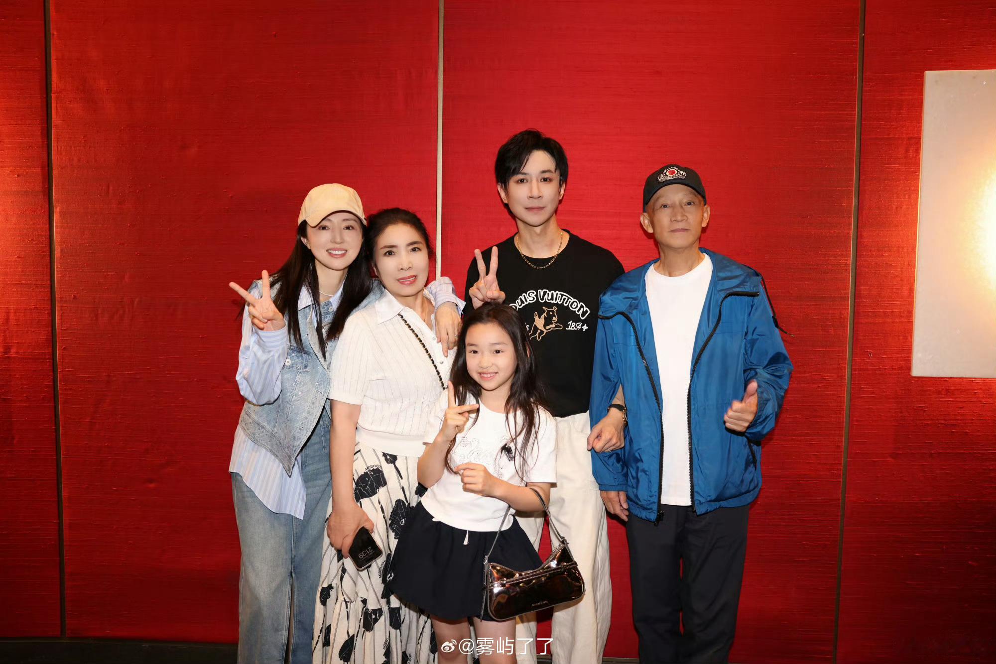 董璇 张维伊再婚对象身份确认为演员张维伊（37岁），两人于2025年6月21日在