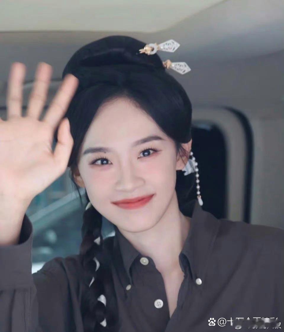 女明星好像人均掌握了冻龄术，卢洋洋这个状态还挺好的 ​​​