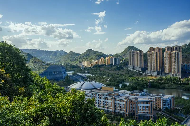 并非整个贵州都凉爽。若你到六盘水体验一番，那股凉爽劲儿，定会让你真切感受凉意。