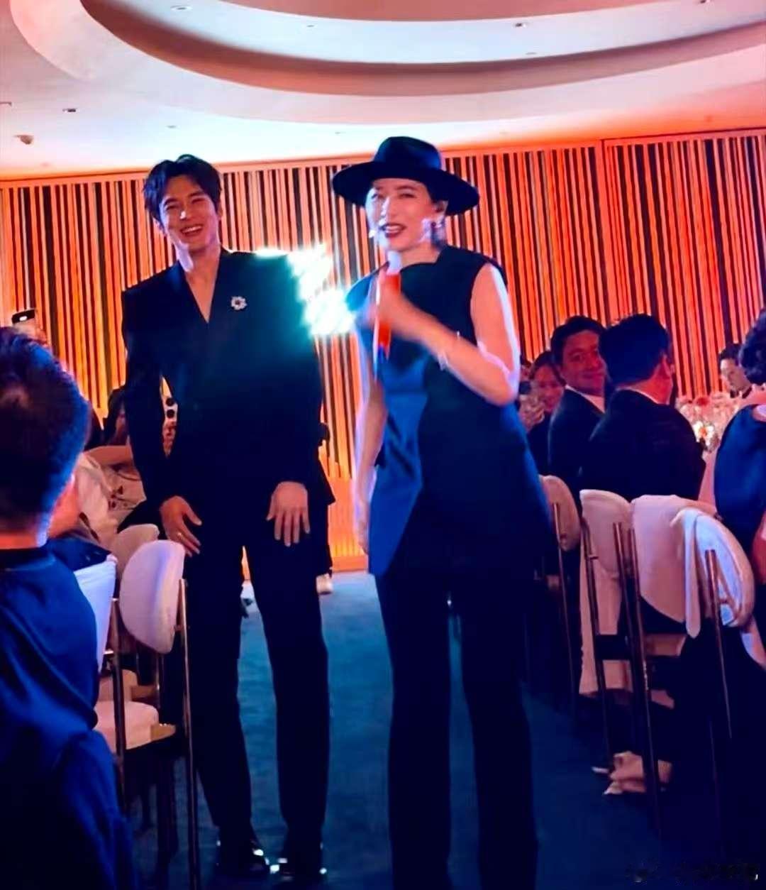 李斯丹妮韩东君的兄妹友谊 实名羡慕这对神仙友谊！娱乐圈的复杂丝毫未影响他们，从花