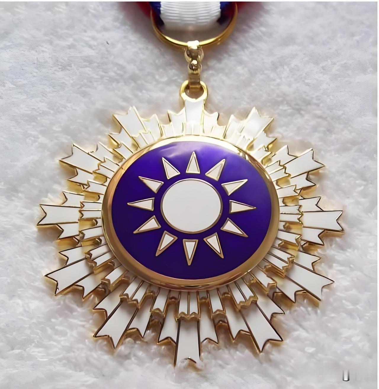 国民党党颁发的抗战青天白日勋章都很珍贵吗？
比如1933年长城抗战,不少国民党爱