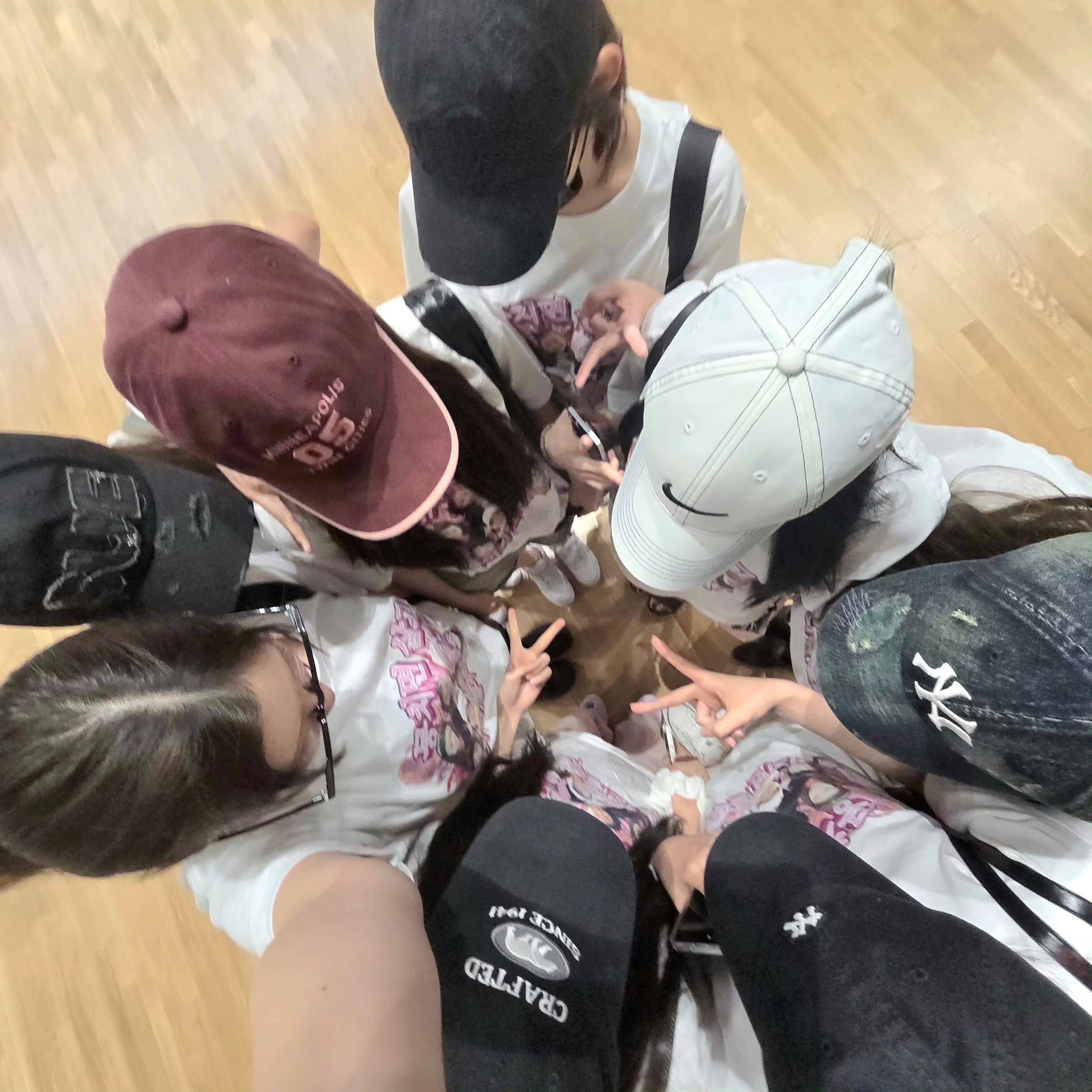 Hearts2Hearts团服✨ ​​​