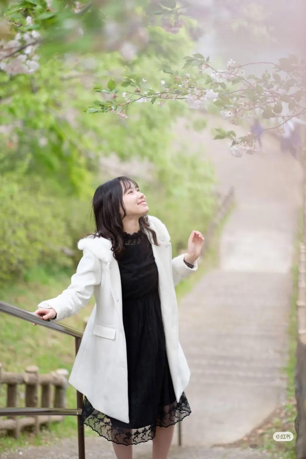 话说日本近几年就推出了许多颜值和气质都相当不错的新晋小花，而高宫就是其中之一。凭
