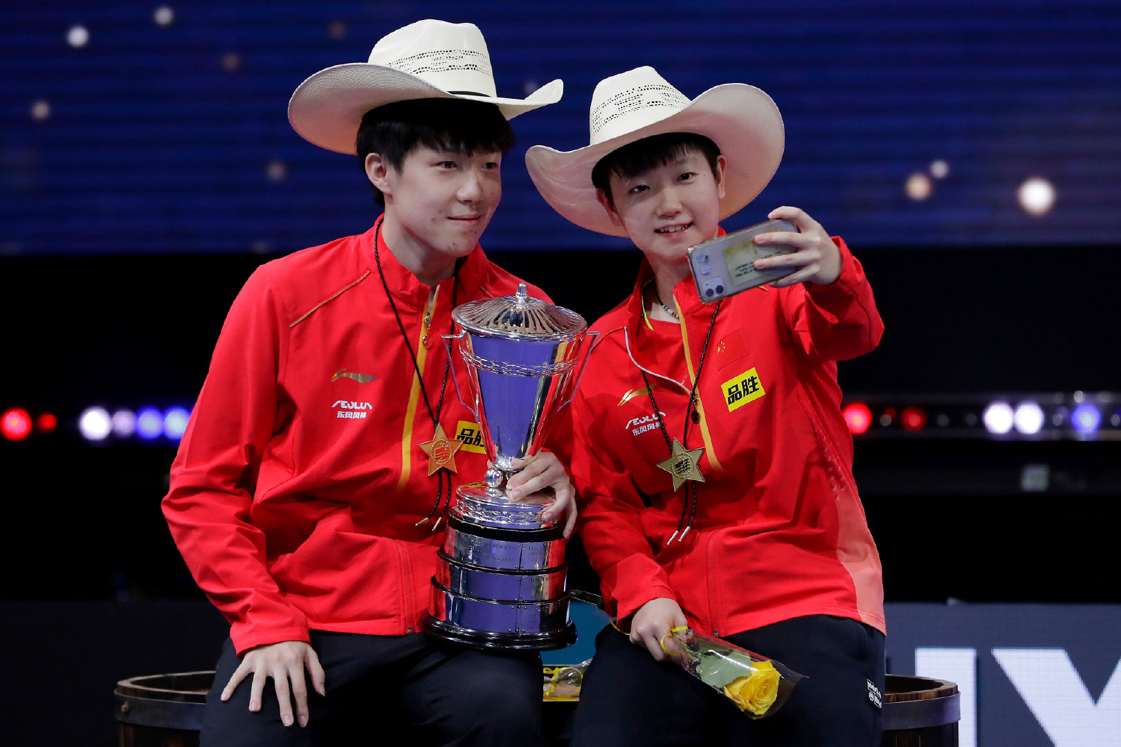 王楚钦孙颖莎是大众喜欢的运动员 2025体坛榜样年度评选大众评选，王楚钦、孙颖莎